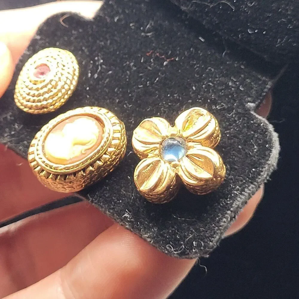 Vintage 80s Royal Baroque Theme Lot of 3 Pins 0.5in